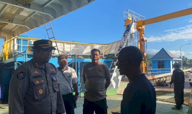 Kapolres-Tinjau-Langsung-Pergerseran-Logistik-dan-Personil-ke-Pulau-Palue-Dalam-Rangka-Kunjungan-Ketua-Umum-Bhayangkari