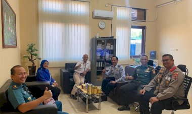 Pererat-Silahturahmi,-Kapolres-Sikka-Kunjungi-PT-Pelindo-III-Maumere-dan-Kantor-Imigrasi-Kelas-II-TPI-Maumere