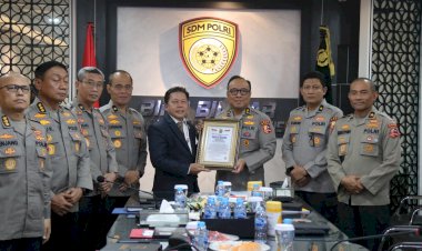 As-SDM-Irjen-Dedi-Prasetyo-Terima-Presisi-Award-Berkat-Keterbukaan-Rekrutmen-Polri