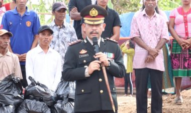 Hadir-Pimpin-Upacara-HUT-RI-di-Perbatasan,-Wakil-Menteri-Dalam-Negeri-Apresiasi-Kapolres-Belu-Merdekakan-Masyarakat-dari-Kekeringan-dan-Kegelapan