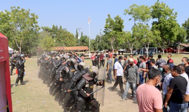 Kesiapan-Pengamanan-Pemilu-2024,-Polres-Sikka-dan-Brimob-Yon-B-Pelopor-Maumere-Latihan-Sispamkota