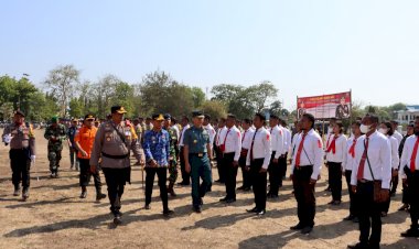 Pimpin-Apel-Gelar-Pasukan-Ops-Mantap-Brata-2024,-Kapolres-Sikka-Bacakan-Amanat-Kapolri