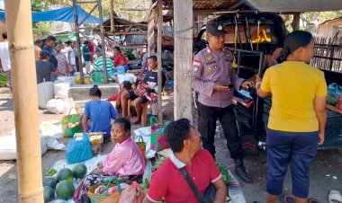 Sambang-Pasar,-Bhabinkamtibmas-Pospol-Ndete-Silaturahmi-dan-Sampaikan-Pesan-Kamtibmas