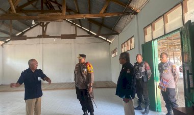 Kunjungi-Kantor-KPUD-Kab.-Sikka,-Kapolres-Tinjau-Gudang-Logistik-Pemilu-2024