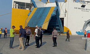 Polres-Sikka-Amankan-Kedatangan-Logistik-Pemilu