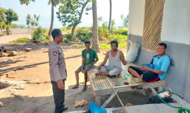 Ciptakan-Kamtibmas-Jelang-Pemilu-2024,-Polsek-Kewapante-Intensifkan-Sambang-Warga