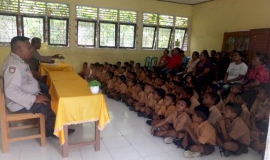 Berikan-Sosialisasi-Bahaya-Bullying-Dan-Narkoba,-Polsek-Lela-Kunjungi-Sekolah