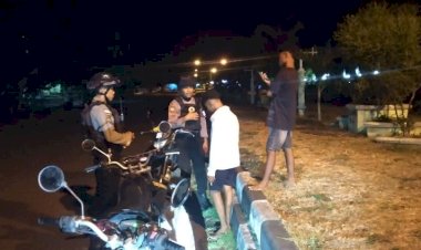 Perkuat-Kamtibmas-Jelang-Pemilu-2024,-Sat-Samapta-Polres-Sikka-Intensifkan-Patroli-Wilayah-Saat-Malam-Hari