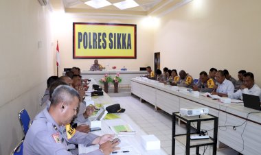 Kabag-Ops-Pimpin-Anev-Bulanan-Di-Ruang-PPKO-Polres-Sikka