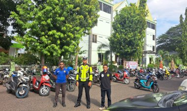 Wujud-Nyata-Kehadiran-Polri,-Sat-Lantas-Polres-Sikka-Laksanakan-Patroli-dan-Pengaturan-Lalu-Lintas-di-Tempat-Ibadah