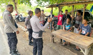 Sosialisasi-Kamtibmas-oleh-Sat.-Binmas-Polres-Sikka-di-Kelurahan-Waioti,-Kabupaten-Sikka