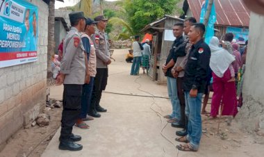 Polres-Sikka-Laksanakanan-Pengamanan-Kegiatan-Pertemuan-Terbatas-Caleg-DPRD-Sikka-Di-Desa-Kojagete