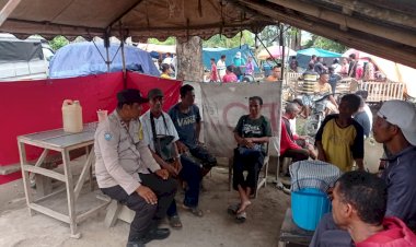 Sambang-Pasar-Lekebai,-Bhabinkamtibmas-Pererat-Silaturahmi-dan-Sampaikan-Pesan-Kamtibmas