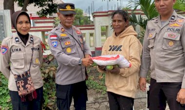 Kasat-Binmas-Berbagi-Kasih-Jelang-Natal-dan-Tahun-Baru