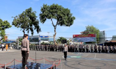 Wakapolres-Sikka-Pimpin-Apel-Gelar-Pasukan-Operasi-Lilin-Turangga-2023