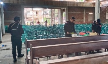 Jelang-Perayaan-Malam-Natal,-Tim-Sterilisasi-Brimob-Yon-B-Pelopor-Maumere-Sterilisasi-Gereja