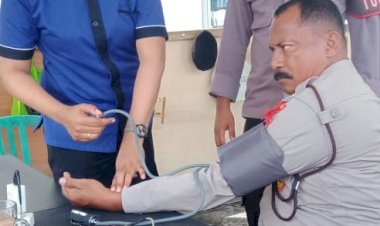 Prioritaskan-Kesehatan-Personel,-Sidokkes-Polres-Sikka-Gelar-Pengecekan-Kesehatan-dan-Pembagian-Vitamin