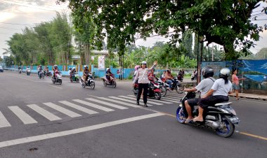 Wujud-Nyata-Pelayanan-Satlantas-Polres-Sikka-Gelar-Strong-Point-Pagi