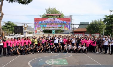 Perkuat-Sinergitas-Dan-Kebugaran,-Polres-Sikka-Olaraga-Bersama-Insan-Pers-Kab.-Sikka