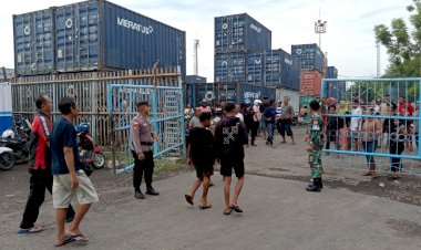 Pengamanan-Kedatangan-dan-Keberangkatan-KM-SIRIMAU-di-Pelabuhan-Maumere