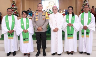 Hadiri-Ibadah-Natal-Bersama,-Kapolda-NTT:-Bersihkan-Keranjang-Kotor-di-Hatimu-Agar-Ibadahmu-tidak-Sia-sia.-