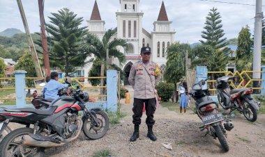 Wujudkan-Keamanan-Dan-Kenyamanan-Dalam-Beribadah-Bhabinkamtibmas-Pospol-Mego-Sambangi-Gereja-Saat-Ibadah-Minggu