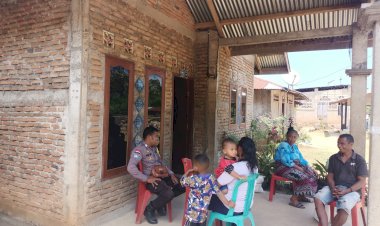 Jalin-Keakraban,-Bhabinkamtibmas-Polsek-Nita-Sambang-Warga-Desa-Binaan