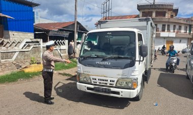 Patroli-Kamseltibcarlantas-di-Wilayah-Hukum-Polres-Sikka,-Meningkatkan-Kesadaran-Berlalu-Lintas