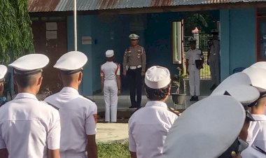 Pimpin-Upacara-di-SMAK-YAPENRAIS-Maumere,-Ini-Arahan-Kanit-Turjagwali-Sat-Lantas-Polres-Sikka