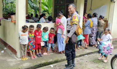Dukung-Percepatan-Penurunan-Stunting,-Bhabinkamtibmas-Polsek-Lela-Sambangi-Posyandu
