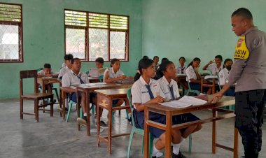 Bhabinkamtibmas-Kunjungi-SMP-Negeri-1-Nita