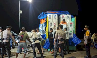 Pengamanan-Pendistribusian-Logistik-Pemilu-Tahun-2024-ke-Wilayah-Kepulauan-Kabupaten-Sikka.