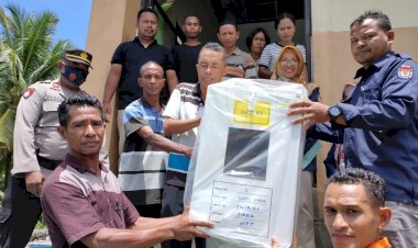 Pengamanan-Logistik-Pemilu-2024-Berlangsung-Lancar-di-Kecamatan-Talibura,-Kabupaten-Sikka