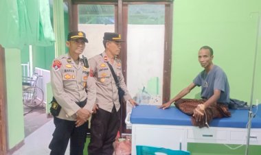 Kapolres-Sikka-Tunjukkan-Kepedulian-Mendalam:-Berikan-Dukungan-Moril-kepada-Ketua-PPK-Talibura-yang-Dirawat-di-Puskesmas-Watubaing