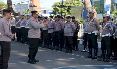 Polres-Sikka-Kerahkan-Puluhan-Personil-Amankan-Jalannya-Rapat-Pleno-Penghitungan-Suara-Pemilu-2024
