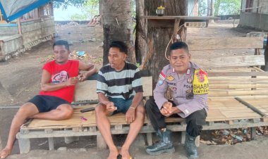 Bripka-Yance-Lakukan-Kegiatan-Sambang-di-Dusun-Kolisia,-Desa-Kolisia-B