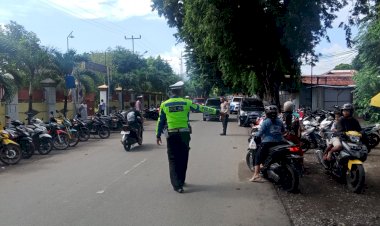 Patroli-dan-Pengaturan-Lalu-Lintas-di-Tempat-Ibadah-Dilaksanakan-oleh-Satuan-Lalu-Lintas-Polres-Sikka