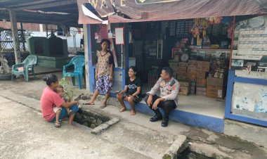 Sambang-Warga,-Bhabinkamtibmas-Polsek-Paga-Berikan-Himbauan-Kamtibmas