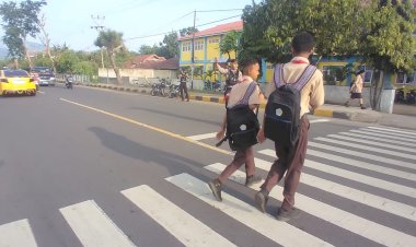 Unit-Turjawali-Sat.-Samapta-Polres-Sikka-Gelar-Patroli-dan-Strongpoint-Pagi-Pengaturan-Arus-Lalu-Lintas