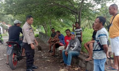 Bhabinkamtibmas-Desa-Lela-Himbau-Warga-Jaga-Kamtibmas