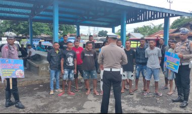 Unit-Turjagwali-Satlantas-Polres-Sikka-Himbau-Sopir-Angkutan-Pedesaan-di-Terminal