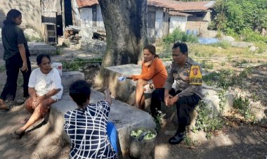 Bhabinkamtibmas-Wairotang-Melaksanakan-Kegiatan-Patroli-Dialogis-:-Membangun-Kedekatan-dengan-Masyarakat