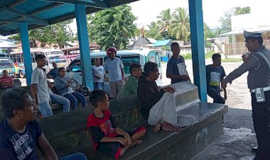 Jaga-Kamseltibcarlantas,-Sat-Lantas-Himbau-Masyarakat-di-Terminal-Lokaria-Untuk-Tertib-Berlalulintas