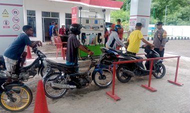 Cegah-Kecurangan,-Bripka-Sudirman-Patroli-Sambang--SPBU-Pertamina-Paga