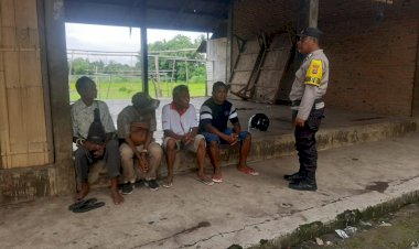 Sambang-Warga,-Bhabinkamtibmas-Desa-Egon-Beri-Himbauan-Dan-Pesan-Kamtibmas