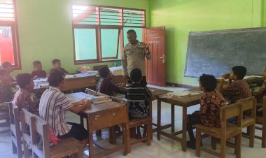 Bhabinkamtibmas-Desa-Du-Melaksanakan-Patroli-dan-Sambang-di-SDK-067-Du