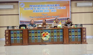 Kapolres-Sikka-Hadiri-Pengukuhan-Pengurus-Aliansi-Wartawan-Sikka-(AWAS)-Periode-2023-2025:-Mendukung-Pers-Profesional-untuk-Kemajuan-Kabupaten-Sikka