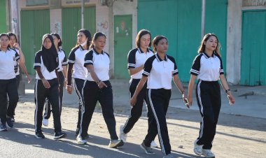 Jumat-Sehat-:-Personel-Polres-Sikka-Laksanakan-Kegiatan-Jalan-Santai