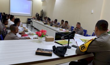 Evaluasi-Kinerja-Jajaran,-Wakapolres-Sikka-Pimpin-Anev-Bulanan