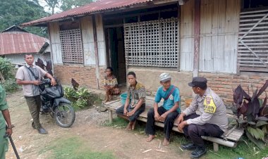 Bhabinkamtibmas-Duduk-Bersama-warga-Berikan-Himbauan-Kamtibmas